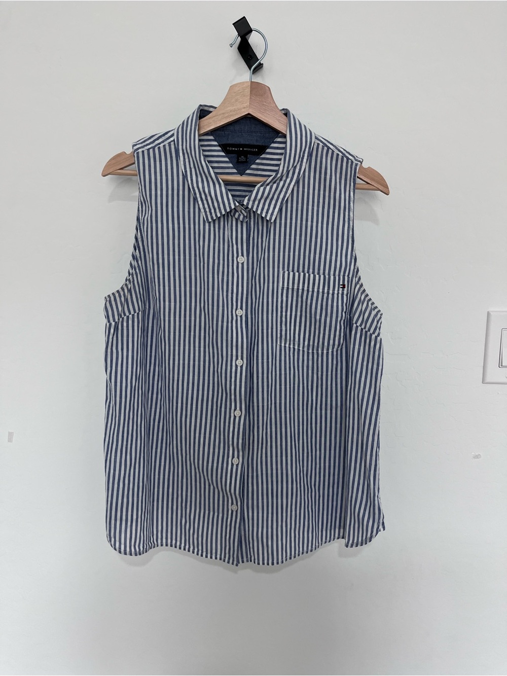 Tommy Hilfiger Women's Cotton Striped Botton Up Sleeveless Shirt